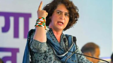 प्रियंका गांधी का पीएम मोदी पर निशाना: कहा, ‘पद की गरिमा का ध्यान रखें’