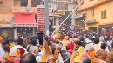 कार्तिक पूर्णिमा पर हनुमान गढ़ी में उमड़ा भक्तों का सैलाब, की गई पुष्प वर्षा