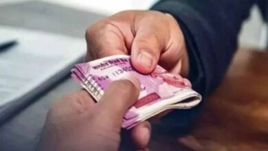 जबलपुर: CMHO ऑफिस का बाबू 60 हजार की रिश्वत लेते रंगे हाथों गिरफ्तार, पैथोलॉजी संचालक से करता था ब्लैकमेल जबलपुर: CMHO ऑफिस का बाबू 60 हजार की रिश्वत लेते रंगे हाथों गिरफ्तार, पैथोलॉजी संचालक से करता था ब्लैकमेल