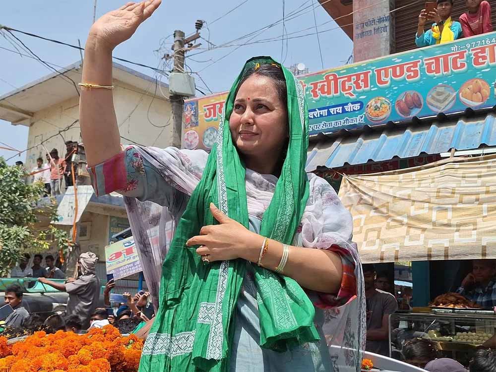 लालू की बेटी रोहिणी का बड़ा फैसला: राजनीति और परिवार दोनों से दूरी का ऐलान लालू की बेटी रोहिणी का बड़ा फैसला: राजनीति और परिवार दोनों से दूरी का ऐलान