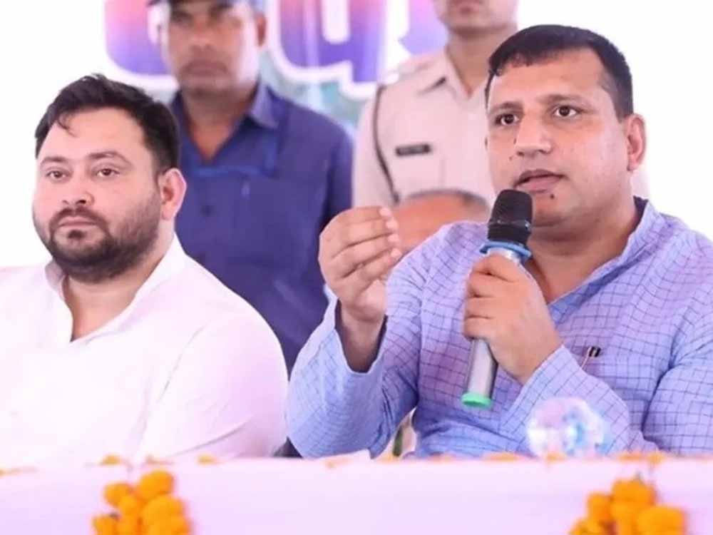 संजय यादव पर ‘हरियाणा जाओ’ नारे: करीबी के बचाव में तेजस्वी यादव ने तोड़ी चुप्पी