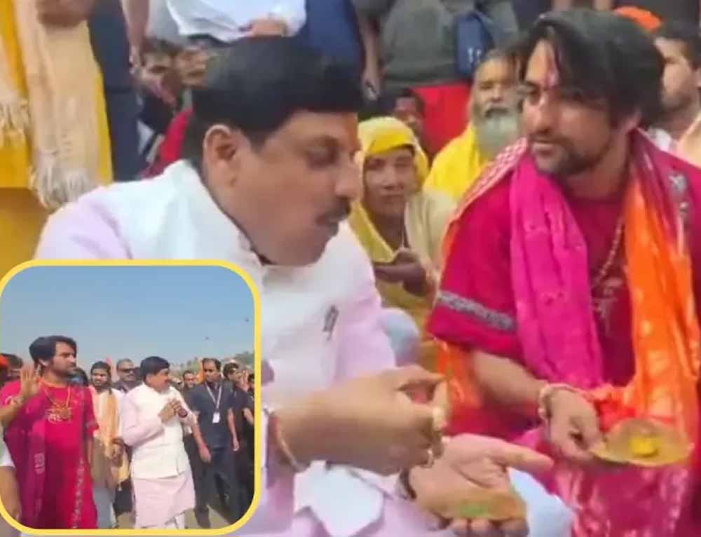 हाईवे पर साथ दिखे CM मोहन यादव और धीरेंद्र शास्त्री, जमीन पर बैठकर किया भोजन हाईवे पर साथ दिखे CM मोहन यादव और धीरेंद्र शास्त्री, जमीन पर बैठकर किया भोजन