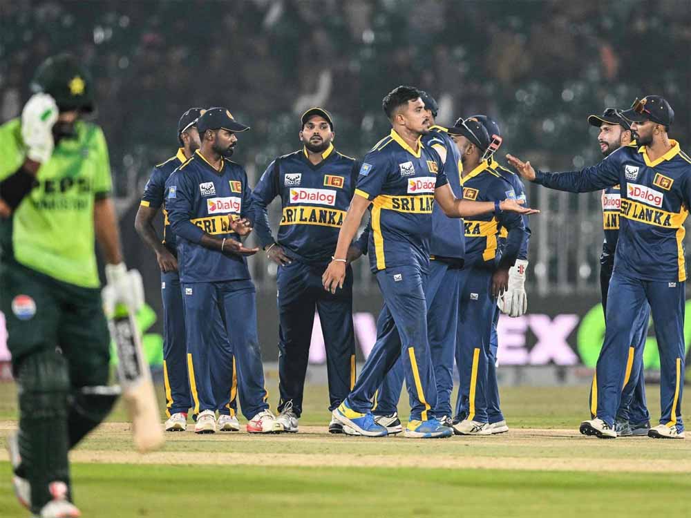 श्रीलंका में बम धमाके के बाद बढ़ाई गई टीम की सुरक्षा, 2009 की दर्दनाक यादें हुईं ताजा श्रीलंका में बम धमाके के बाद बढ़ाई गई टीम की सुरक्षा, 2009 की दर्दनाक यादें हुईं ताजा