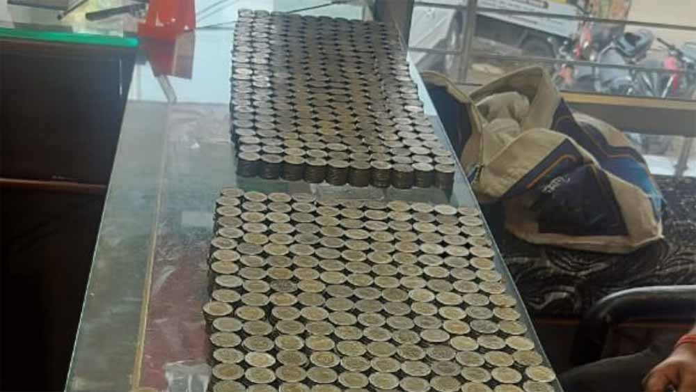 पानवाले का अनोखा सरप्राइज: 1 लाख के सिक्कों से खरीदी पत्नी के लिए सोने की चेन!