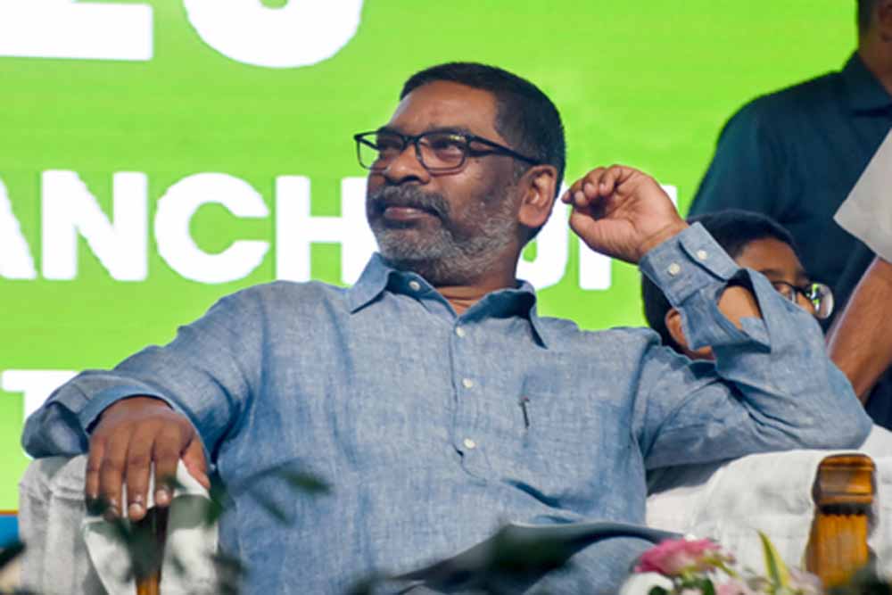 ट्यूनिशिया में फंसे झारखंड के मजदूरों की दास्तां: न खाना-पानी, न वेतन — घर वापसी की गुहार ट्यूनिशिया में फंसे झारखंड के मजदूरों की दास्तां: न खाना-पानी, न वेतन — घर वापसी की गुहार