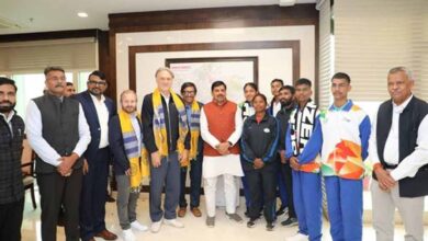 मुख्यमंत्री डॉ. यादव से मिले मिनी ब्राजील (विचारपुर) के होनहार फुटबॉल खिलाड़ी