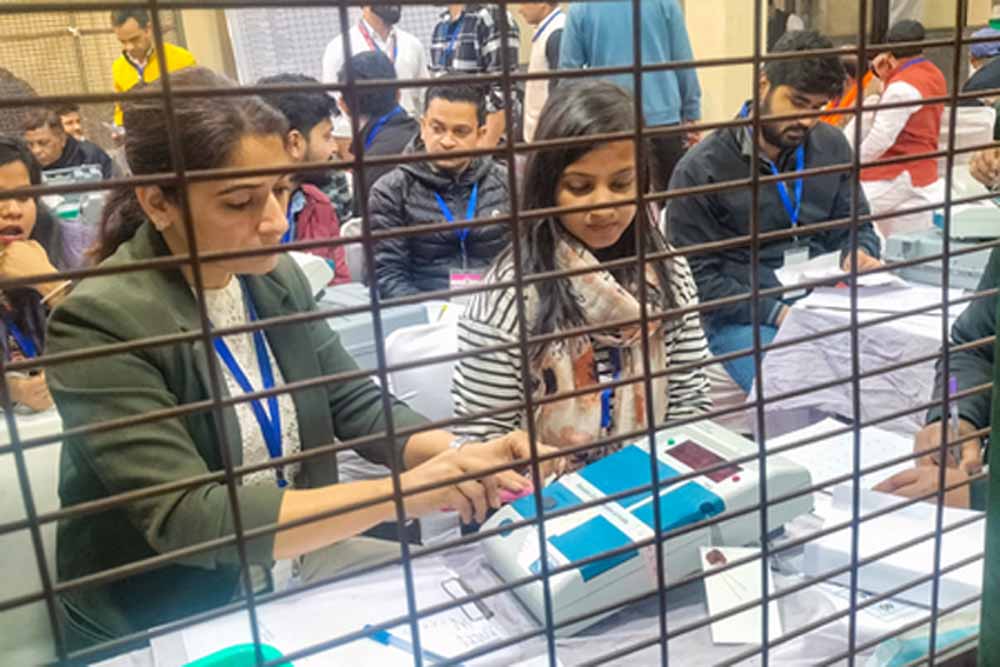 बिहार चुनाव: अब मतगणना की तैयारी तेज, तीन-स्तरीय सुरक्षा घेरे में सभी स्ट्रॉन्ग रूम