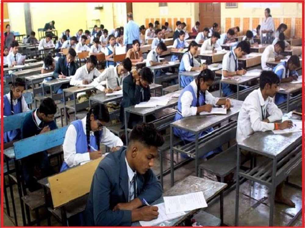 UP Board Exam 2025: बदला टाइम टेबल, छात्रों को मिली बड़ी राहत