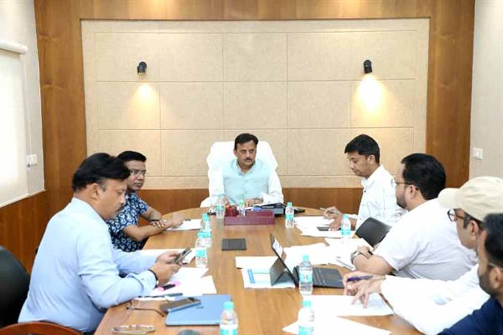 उप मुख्यमंत्री शुक्ल ने स्वास्थ्य संस्थानों के उन्नयन प्रस्तावों की वृहद समीक्षा की उप मुख्यमंत्री शुक्ल ने स्वास्थ्य संस्थानों के उन्नयन प्रस्तावों की वृहद समीक्षा की