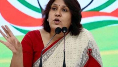 लाल किला ब्लास्ट पर सुप्रिया श्रीनेत का तीखा हमला: सरकार बताए सुरक्षा में चूक कहाँ?