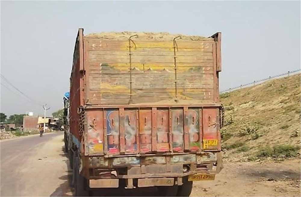 अवैध पासिंग रैकेट का भंडाफोड़: ट्रकों से 7000 रुपए वसूली, RTO-खनन अफसर शामिल!