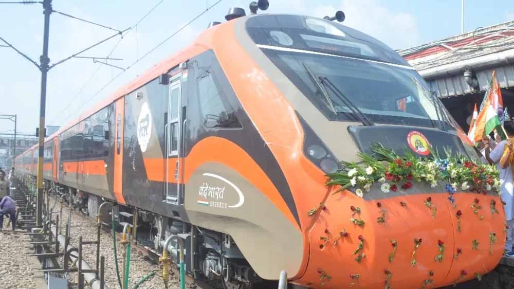 लखनऊ-सहारनपुर के बीच भी दौड़ेगी वंदे भारत! सात स्टेशनों पर रुकेगी, देखें पूरा रूट और टाइमिंग लखनऊ-सहारनपुर के बीच भी दौड़ेगी वंदे भारत! सात स्टेशनों पर रुकेगी, देखें पूरा रूट और टाइमिंग