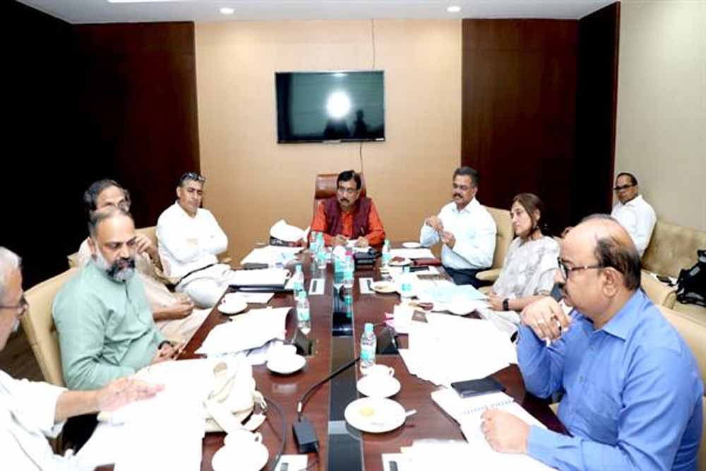 वन अधिकार दावों के निराकरण में सकारात्मक दृष्टिकोण अपनाएं : मंत्री डॉ. शाह वन अधिकार दावों के निराकरण में सकारात्मक दृष्टिकोण अपनाएं : मंत्री डॉ. शाह