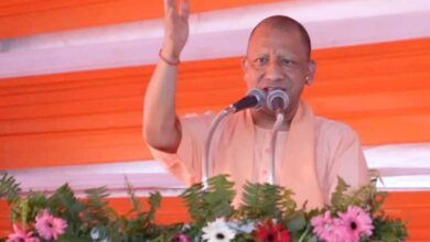 पीएम ने कांग्रेस व राजद की दलाली रोक दी, इसलिए मोदी को गाली देते हैंः योगी पीएम ने कांग्रेस व राजद की दलाली रोक दी, इसलिए मोदी को गाली देते हैंः योगी