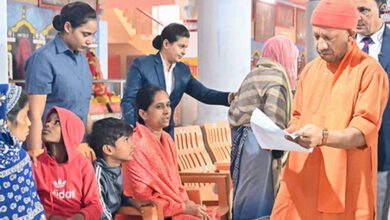 पुलिस मामलों पर सीएम योगी सख्त: अधिकारियों को दी कड़ी कार्रवाई की चेतावनी