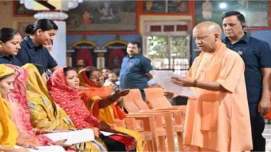 मुख्यमंत्री योगी बोले – जनता की समस्याओं का समाधान हमारी प्राथमिकता, सरकार पूरी तरह संकल्पित