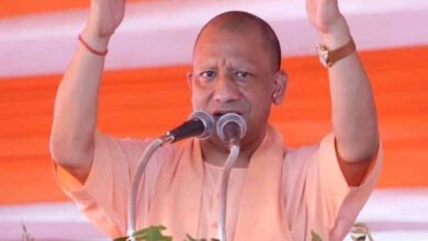 पशुओं का चारा खाने वालों और जमीन कब्जाने वालों से रहें सावधान- सीएम योगी पशुओं का चारा खाने वालों और जमीन कब्जाने वालों से रहें सावधान- सीएम योगी