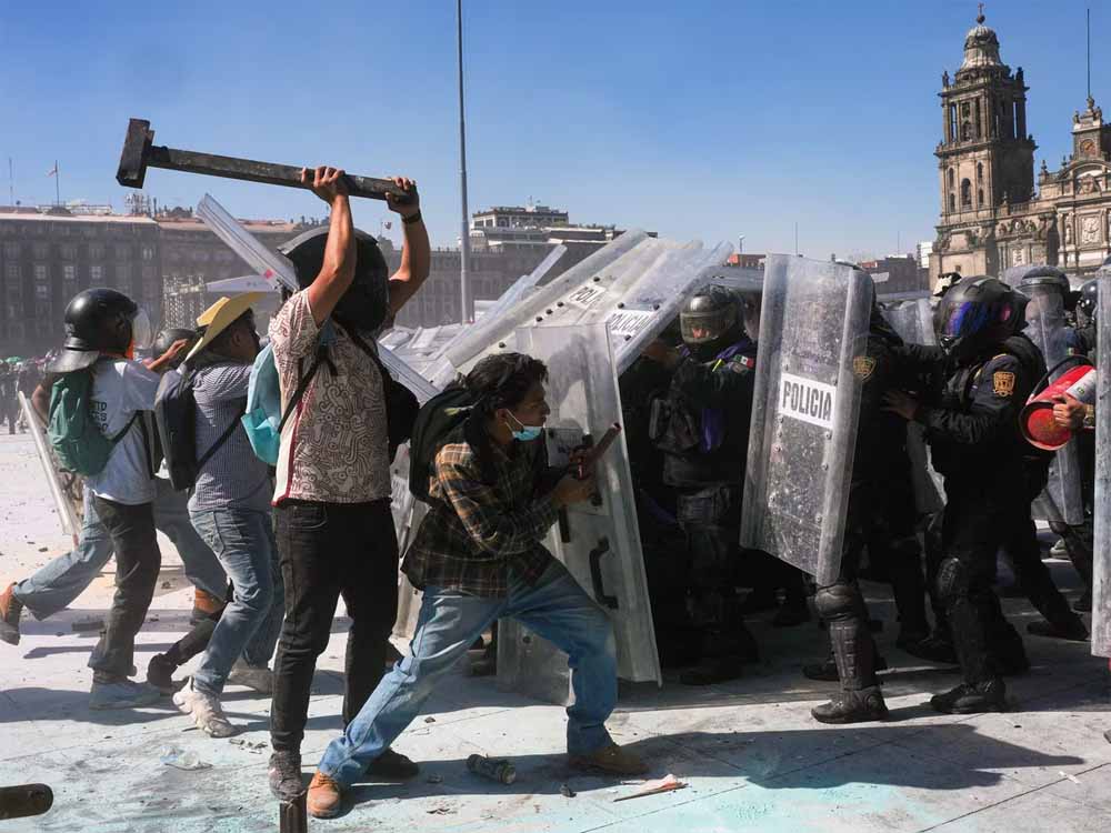 जेन-जी का देशभर में उबाल: विरोध प्रदर्शनों में पुलिस पर पथराव, कई इलाके तनावग्रस्त जेन-जी का देशभर में उबाल: विरोध प्रदर्शनों में पुलिस पर पथराव, कई इलाके तनावग्रस्त