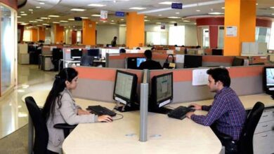 ऑफिस में भूलकर भी इन 3 बातों को न खोलें, बचाएं अपना करियर