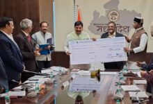 अपेक्स बैंक ने मुख्यमंत्री को सौंपा 4.27 करोड़ का लाभांश, सहकारिता विभाग की समीक्षा बैठक में हुआ हस्तांतरण