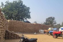 बफर लिमिट पार, मिलर नहीं उठा रहे धान, खरीदी केंद्रों पर संकट