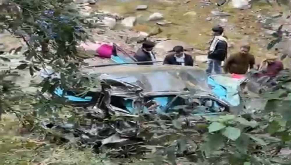 कैंची धाम के पास भीषण सड़क हादसा: श्रद्धालुओं की स्कॉर्पियो खाई में गिरी, 3 की मौत, 5 घायल कैंची धाम के पास भीषण सड़क हादसा: श्रद्धालुओं की स्कॉर्पियो खाई में गिरी, 3 की मौत, 5 घायल