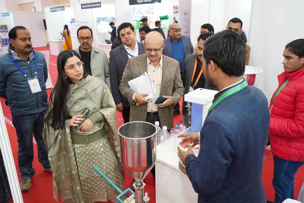 टेक्नोलॉजी और मार्केट की बारीकियां सीखकर बिजनेस वूमन बनेंगी ग्रामीण महिलाएं टेक्नोलॉजी और मार्केट की बारीकियां सीखकर बिजनेस वूमन बनेंगी ग्रामीण महिलाएं