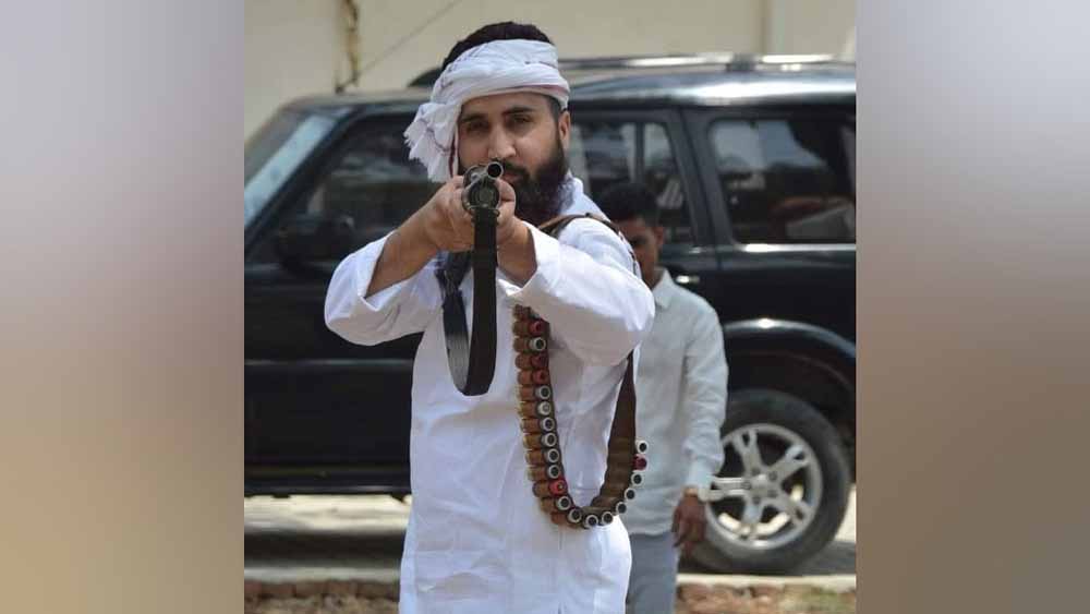 आर्मी मैन का बेटा कैसे बना अपराधी? जुर्म की राह पर चला और भाई को भी ले डूबा सिराज आर्मी मैन का बेटा कैसे बना अपराधी? जुर्म की राह पर चला और भाई को भी ले डूबा सिराज