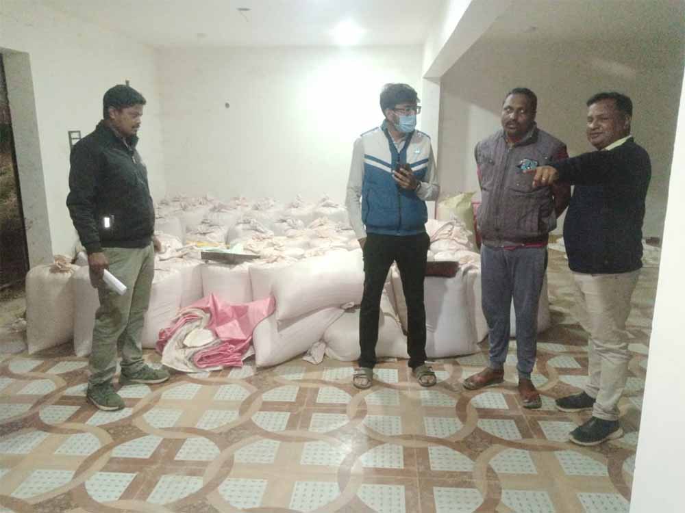 धान के अवैध परिवहन, भंडारण में लगे बचौलियों और कोचियों के हालत हो रहे पस्त