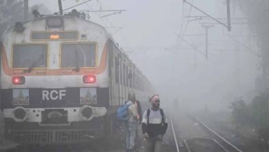 कोहरे का कहर: रांची–नई दिल्ली राजधानी एक्सप्रेस 10.5 घंटे लेट, भूख-प्यास से बेहाल यात्री