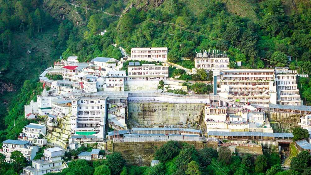 वैष्णो देवी यात्रा में सुरक्षा की नई ढाल: श्राइन बोर्ड का मास्टर प्लान, 700 कैमरों से होगी 24×7 निगरानी