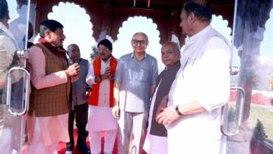 मुख्यमंत्री डॉ. मोहन यादव ने ग्राम सुजापुर में पूर्व सांसद स्व. लक्ष्मी नारायण पांडेय की प्रतिमा का किया अनावरण मुख्यमंत्री डॉ. मोहन यादव ने ग्राम सुजापुर में पूर्व सांसद स्व. लक्ष्मी नारायण पांडेय की प्रतिमा का किया अनावरण