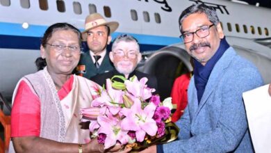 राष्ट्रपति द्रौपदी मुर्मू तीन दिवसीय झारखंड दौरे पर, रांची पहुंचते ही राज्यपाल और सीएम ने किया स्वागत