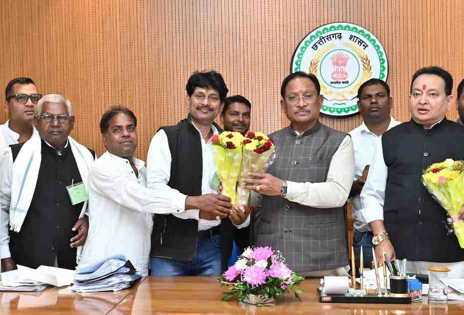 मुख्यमंत्री से सतनाम पंथ के पदाधिकारियों ने की सौजन्य मुलाकात