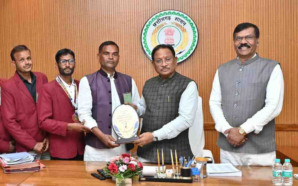 मुख्यमंत्री विष्णु देव साय को राज्य स्तरीय ओपन फिटनेस रन का आमंत्रण मुख्यमंत्री विष्णु देव साय को राज्य स्तरीय ओपन फिटनेस रन का आमंत्रण