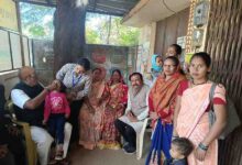 पोलिया ड्रॉप्स शिविर में पूर्व पालिका अध्यक्ष रेखराम बंछोर ने बच्चों पोलियो ड्राप पिलायी