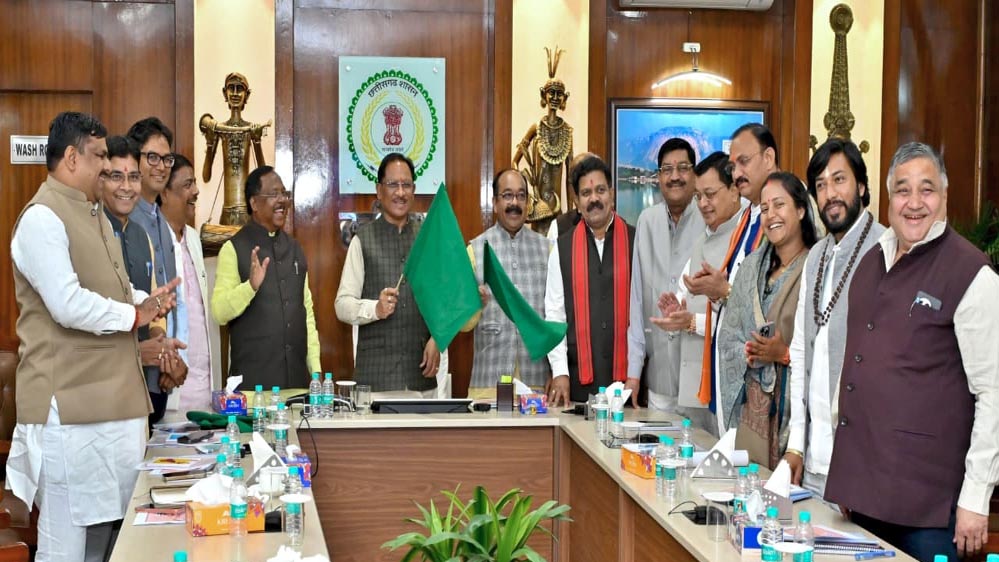 रायपुर : मुख्यमंत्री ग्रामीण बस योजना का दूसरा चरण शुरू, 180 नए गांव जुड़े बस सुविधा से