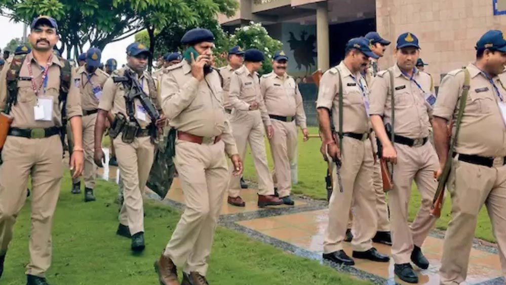 MP पुलिस में बड़ा बदलाव: वर्दी पहनकर सोशल मीडिया पर ‘हीरो’ बनने की अब नहीं होगी इजाजत, DGP की नई SOP लागू
