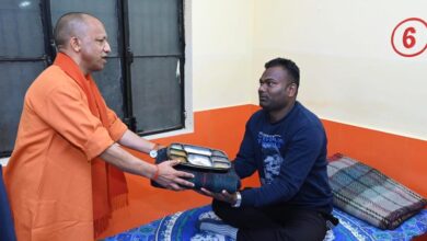 हर जरूरतमंद को शीतलहर से बचाने को सरकार प्रतिबद्ध : मुख्यमंत्री योगी आदित्यनाथ