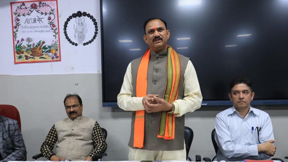 रायपुर : सेवा भाव से बनाइए लोगों के बीच अपनी साख: स्वास्थ्य मंत्री श्याम बिहारी जायसवाल रायपुर : सेवा भाव से बनाइए लोगों के बीच अपनी साख: स्वास्थ्य मंत्री श्याम बिहारी जायसवाल