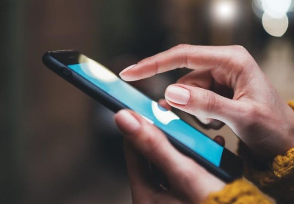 भारतीयों को लगी फोन की लत, ये काम करते वक्त सबसे ज्यादा करते हैं स्मार्टफोन का इस्तेमाल भारतीयों को लगी फोन की लत, ये काम करते वक्त सबसे ज्यादा करते हैं स्मार्टफोन का इस्तेमाल