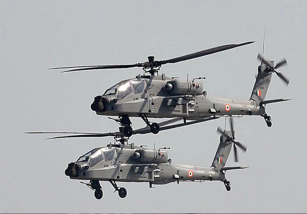 भारतीय सेना को मिलेगा अपाचे अटैक हेलीकॉप्टरों का अंतिम बैच, PAK बॉर्डर पर तैनाती से बढ़ेगी स्ट्राइक क्षमता भारतीय सेना को मिलेगा अपाचे अटैक हेलीकॉप्टरों का अंतिम बैच, PAK बॉर्डर पर तैनाती से बढ़ेगी स्ट्राइक क्षमता