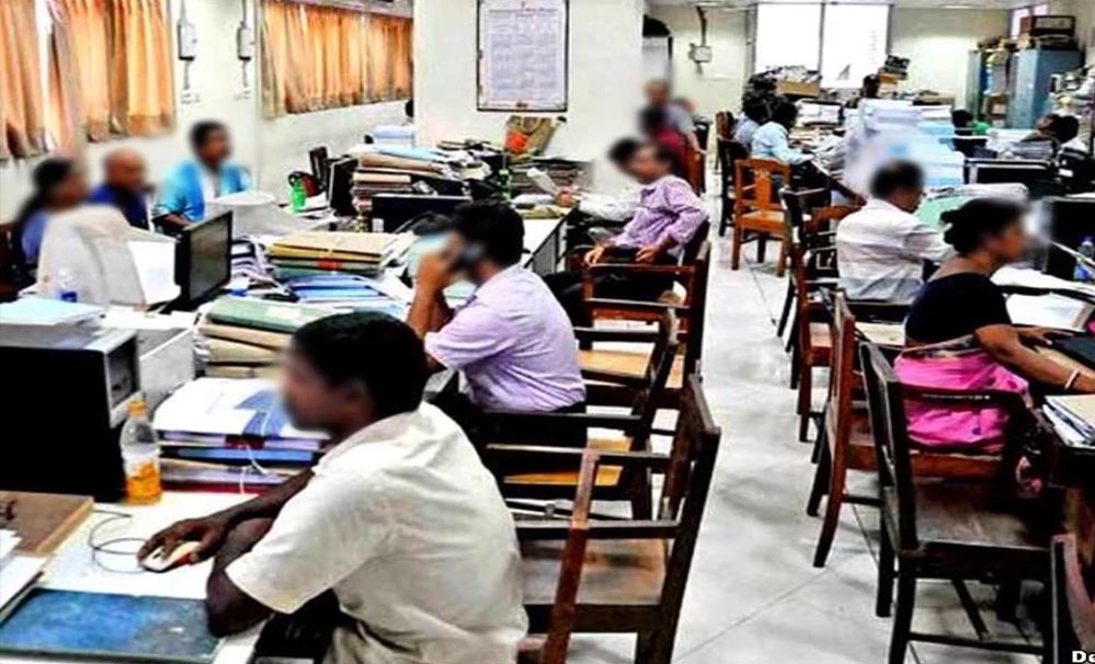 सरकारी नौकरी में ‘स्थाई-अस्थाई’ का भेदभाव खत्म, दो बड़े फायदे मिलेंगे कर्मचारियों को सरकारी नौकरी में ‘स्थाई-अस्थाई’ का भेदभाव खत्म, दो बड़े फायदे मिलेंगे कर्मचारियों को