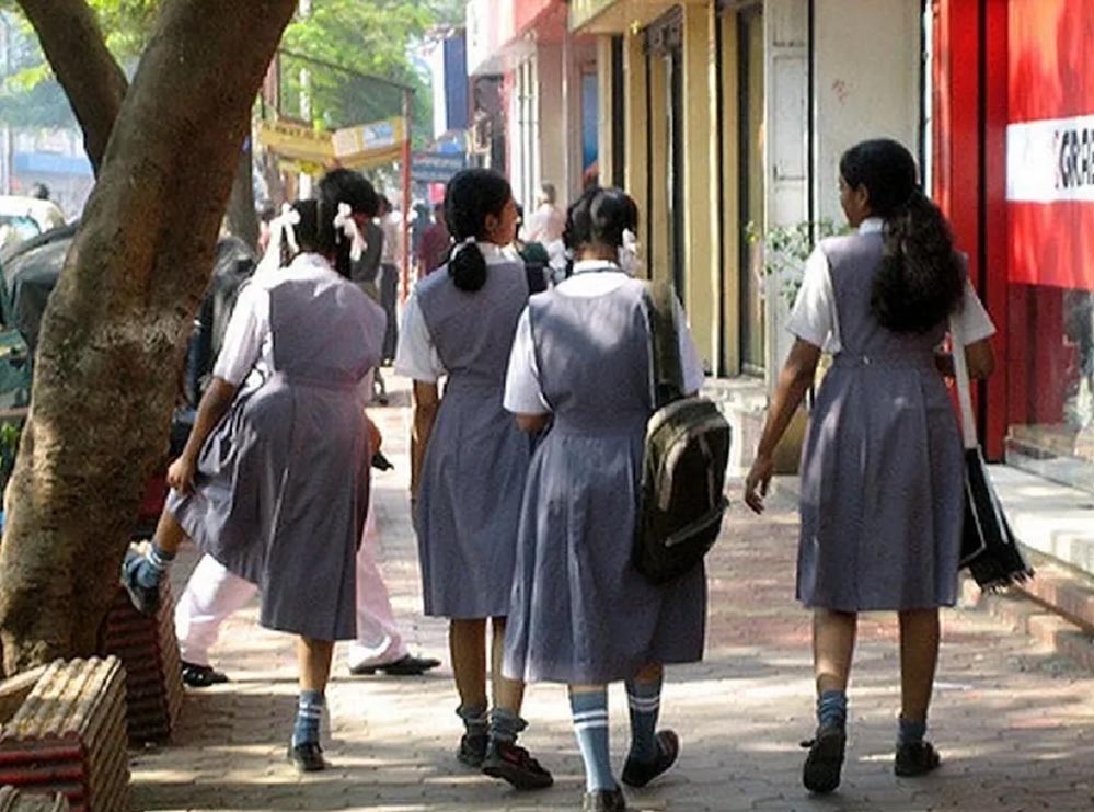 भारत में 45.4% लड़कियां स्कूल नहीं जातीं: इन राज्यों का हाल सबसे खराब भारत में 45.4% लड़कियां स्कूल नहीं जातीं: इन राज्यों का हाल सबसे खराब