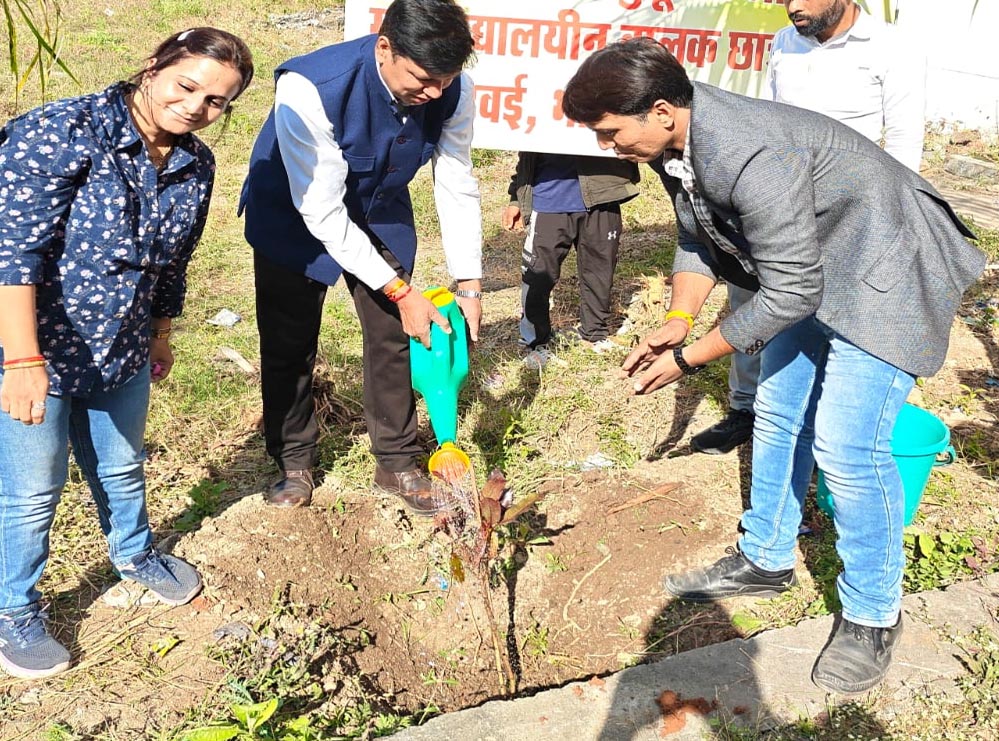 जनजातीय कार्य विभाग में संचालित छात्रावास प्रांगण में पौधारोपण कर किया भारतीय वीर शहीदों को याद जनजातीय कार्य विभाग में संचालित छात्रावास प्रांगण में पौधारोपण कर किया भारतीय वीर शहीदों को याद