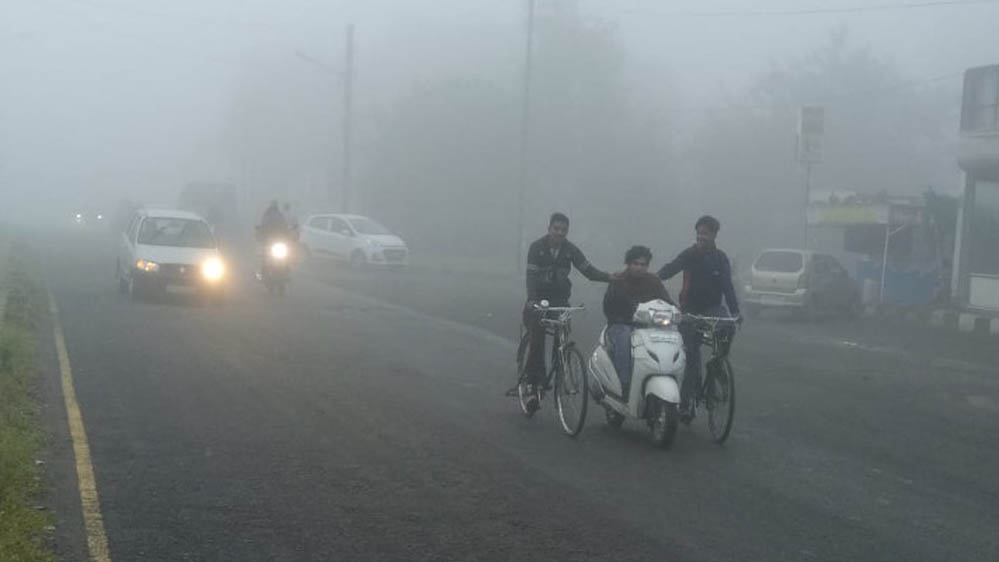 मध्य प्रदेश में कड़ाके की सर्दी, न्यूनतम तापमान 5°C के आसपास, कोहरे से यातायात प्रभावित मध्य प्रदेश में कड़ाके की सर्दी, न्यूनतम तापमान 5°C के आसपास, कोहरे से यातायात प्रभावित