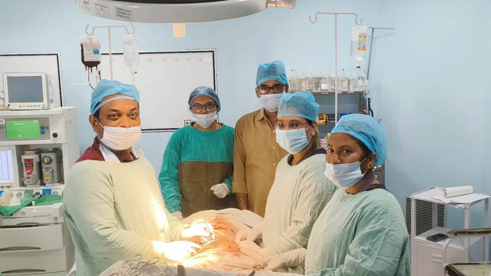 बुरहानपुर में डॉक्टरों का मिरेकल: 57 वर्षीय महिला के पेट से 8 किलो का ट्यूमर निकाला बुरहानपुर में डॉक्टरों का मिरेकल: 57 वर्षीय महिला के पेट से 8 किलो का ट्यूमर निकाला