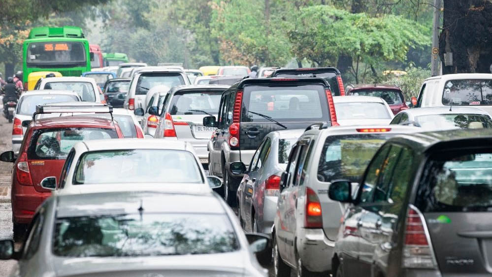 दिल्ली में एंट्री से पहले सावधान! BS‑4 या BS‑6 कैसे पहचानें अपनी कार दिल्ली में एंट्री से पहले सावधान! BS‑4 या BS‑6 कैसे पहचानें अपनी कार