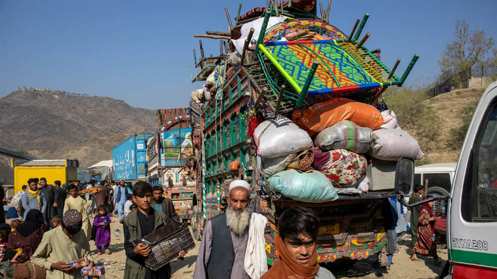 ईरान-पाकिस्तान ने एक ही दिन में 5,500 से अधिक अफगान शरणार्थियों का जबरन निर्वासन किया