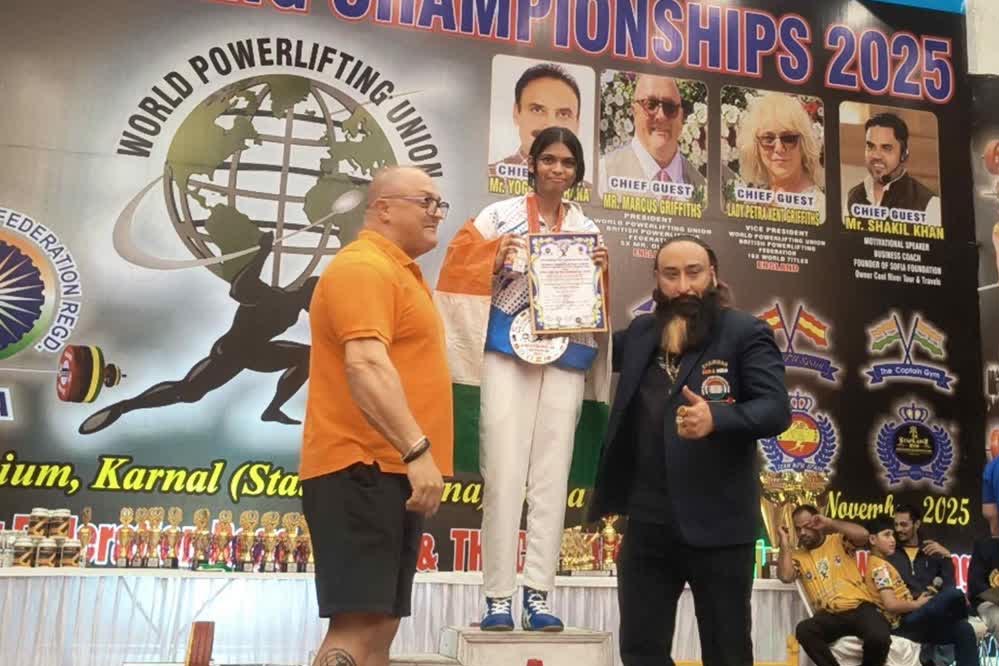 इटारसी की ऋषिका पटेल ने पावरलिफ्टिंग चैंपियनशिप में जीता गोल्ड, 65 किग्रा वजन उठाकर बढ़ाया MP का गौरव इटारसी की ऋषिका पटेल ने पावरलिफ्टिंग चैंपियनशिप में जीता गोल्ड, 65 किग्रा वजन उठाकर बढ़ाया MP का गौरव